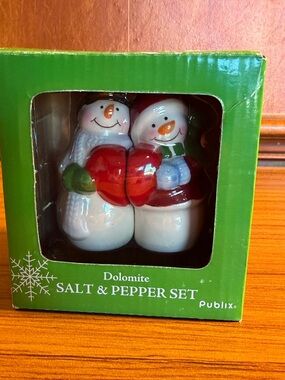 New Publix Dolomite Snowman Salt & Pepper Shaker Set Holiday Snowfolk Magnetic